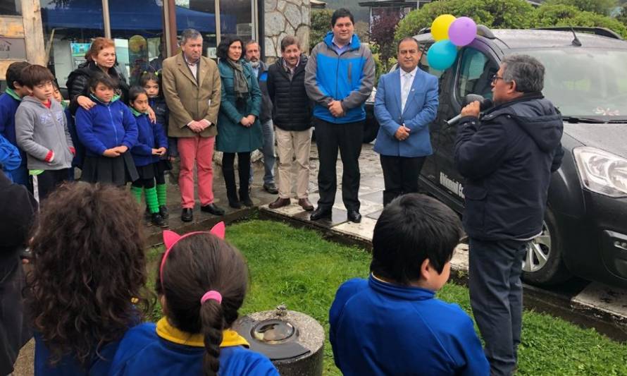 Los Lagos inauguró moderno Bibliomóvil