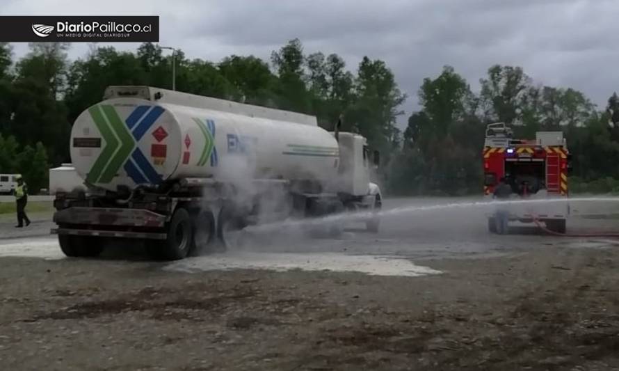 Bomberos controló peligroso recalentamiento de frenos de camión con combustible