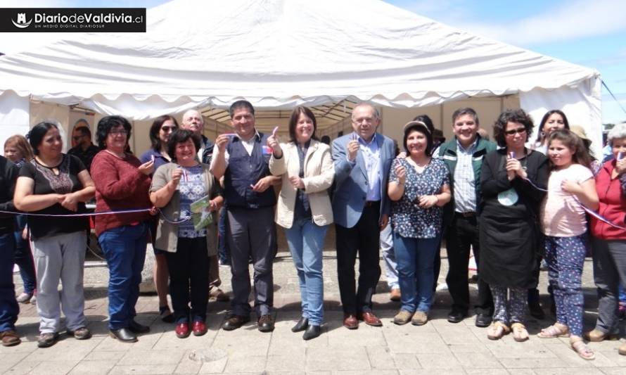 Agricultores de Los Ríos exhibieron deliciosos platos en feria “Frutos del Trabajo Asociativo” en la costanera de Valdivia