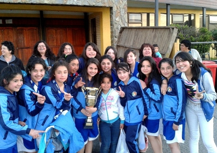 Laguinas Sub-12 ratifican buen nivel y obtienen primer lugar en campeonato de básquetbol