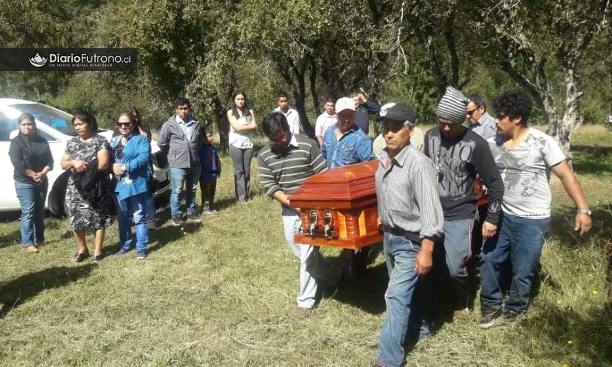 Familiares y amigos despidieron a joven fallecido tras contagiarse de hanta en Futrono