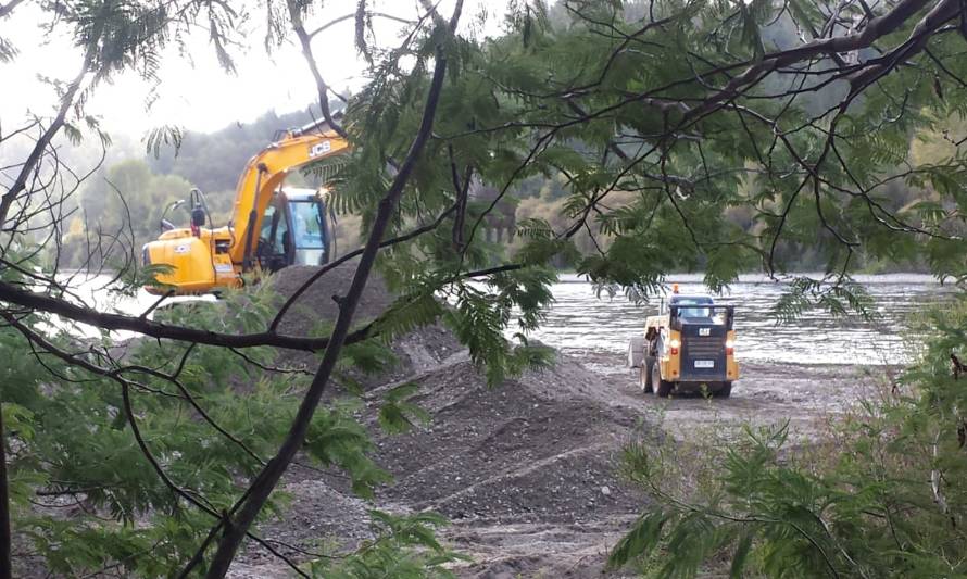 Diputado Rosas denunció intervención de maquinaria en popular balneario de Los Lagos