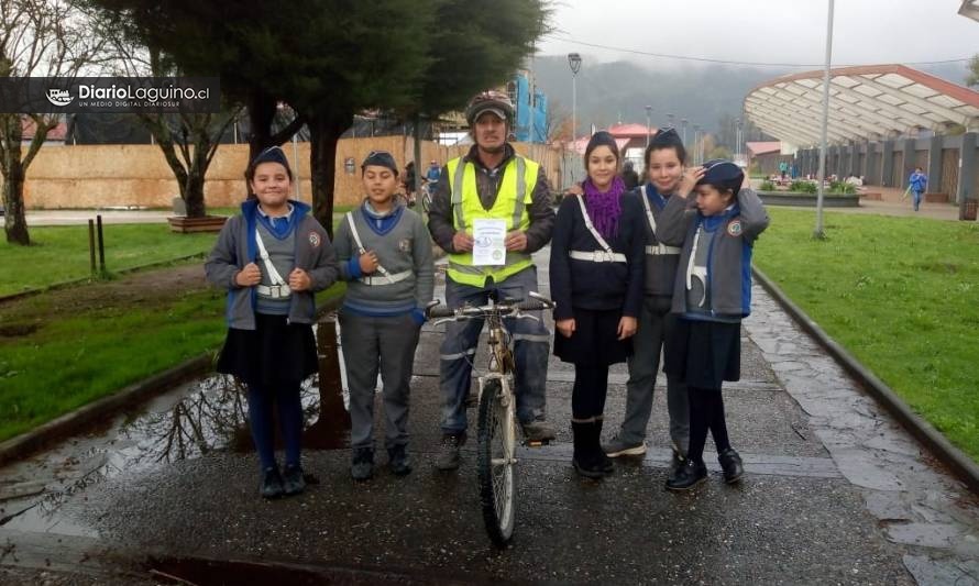 Carabineros enseña seguridad vial en colegios de Los Lagos 