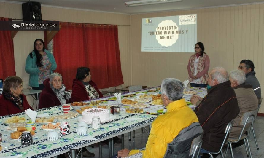 Adultos Mayores de Chanco son beneficiados con atención kinésica