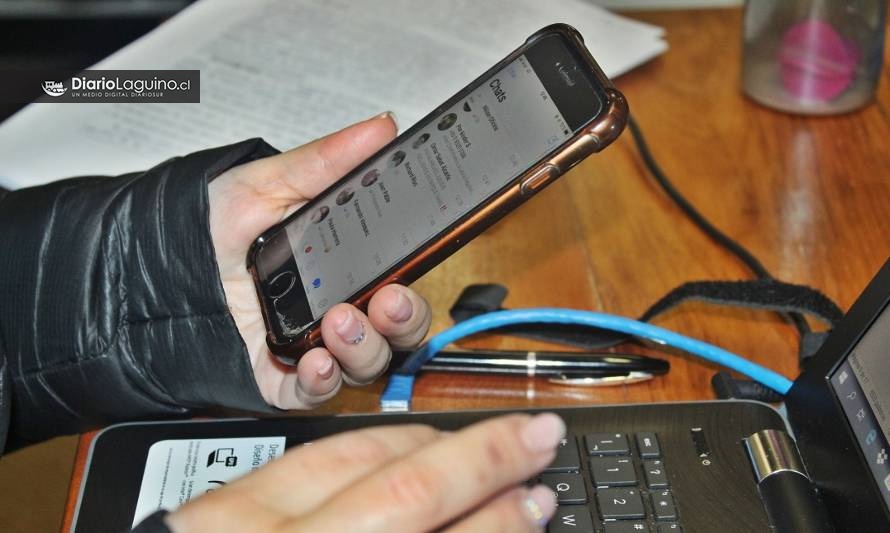 Invitan a profesores y apoderados a responder encuesta sobre el uso del celular en los colegios
