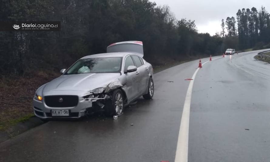 Automóvil chocó con barrera en ruta 5 a la altura de Los Lagos