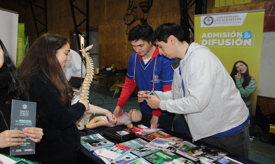 Liceo Alberto Blest Gana de Los Lagos realizó segunda Feria Vocacional 