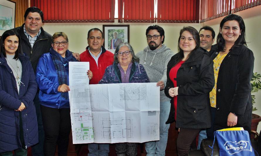 Los Lagos: Dirigentes conocieron y valoran proyecto que habilitará Centro del Adulto Mayor