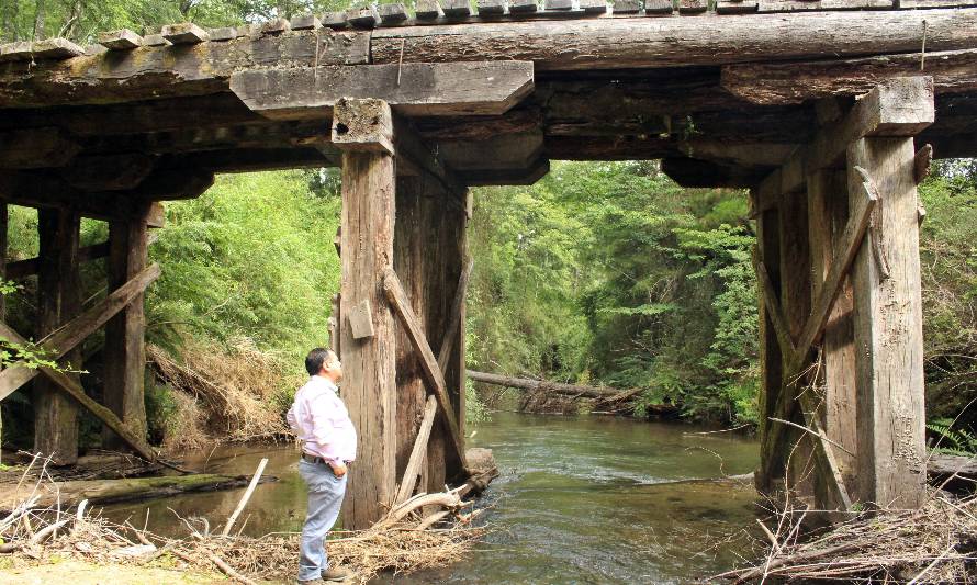 Municipio de Los Lagos encabeza gestiones para reparar puente a vecinos en Lipingue