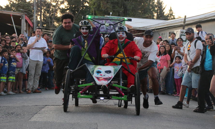 Divertida Carrera de Autos Locos convocó a más de mil personas en Panguipulli