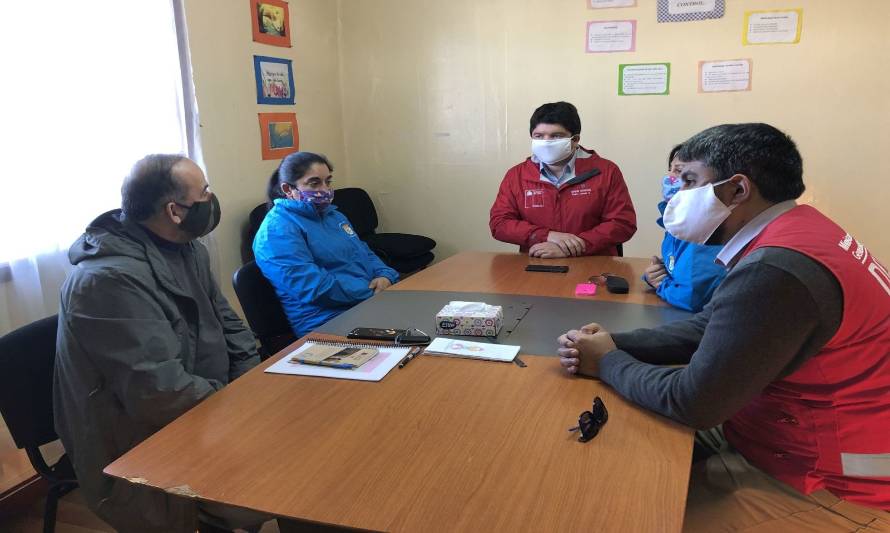 Seremi de Gobierno junto a la directiva de la Agrupación Luz, Uniendo Voluntades contra el Cáncer.