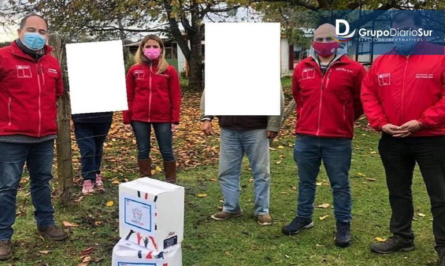 Fotografía publicada por el core Luis Cuvertino, denunciando el aprovechamiento político de la ayuda.