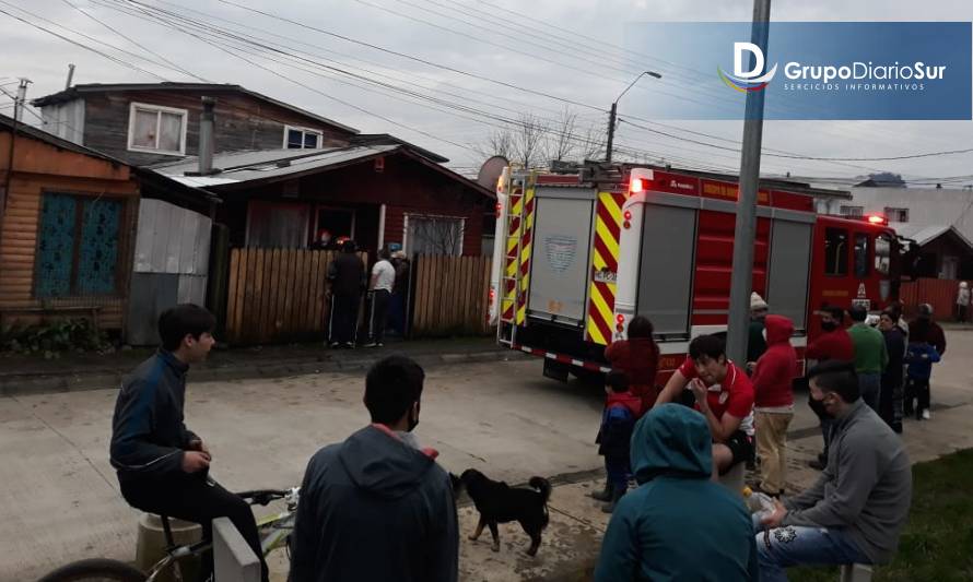 Inflamación de combustión lenta movilizó a bomberos de Los Lagos