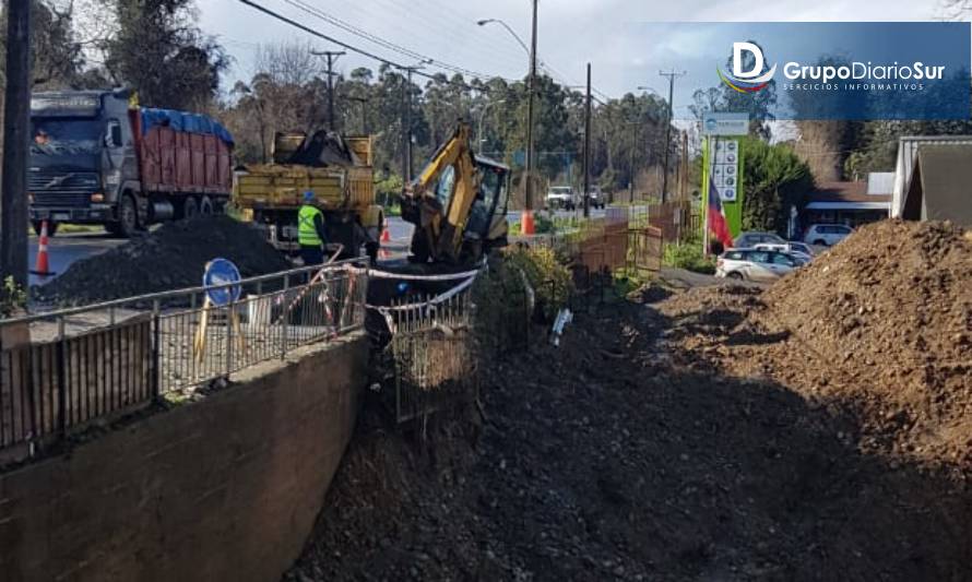 Vecinos denuncian peligro de muro de contención en Las Quilas