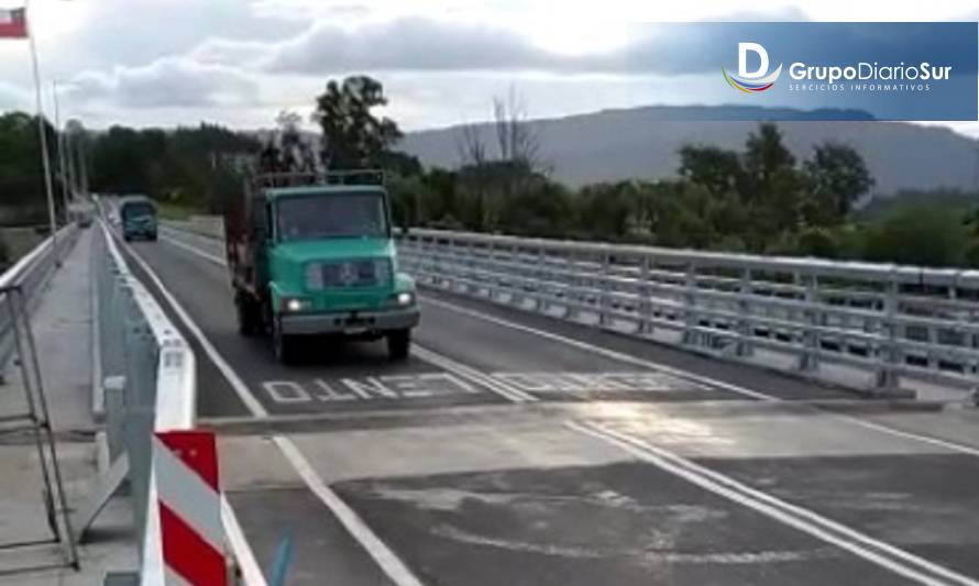 Subsanado desnivel denunciado por camioneros en nuevo puente Quinchilca 