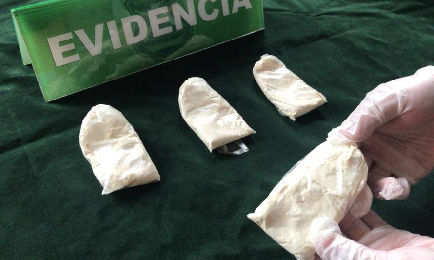 Paillaco: Pasajero de bus detenido por llevar 200 gramos de pasta base