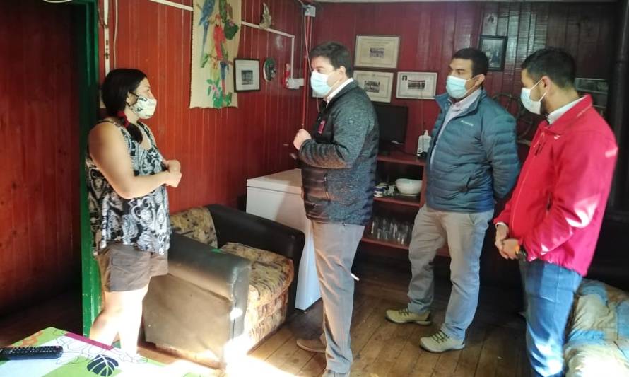 Autoridades visitaron y valoraron proyecto de electrificación fotovoltaica en apartado sector de Valdivia