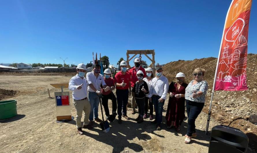 Vecinos del comité Villa El Edén de Paillaco celebraron primera piedra de sus casas