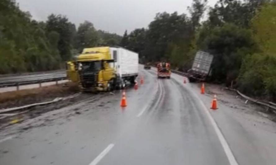 Dos camiones despistaron en la ruta 5 entre Los Lagos y Paillaco