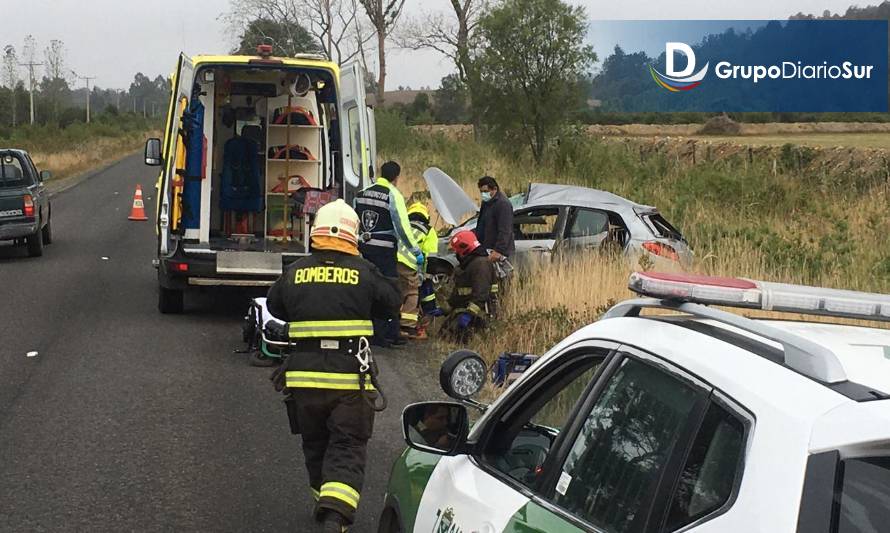 Alarma por volcamiento de vehículo en ruta que une Los Lagos y Futrono