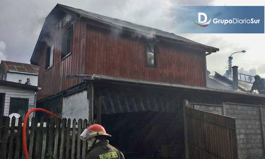 Pérdida total dejó incendio de casa habitación en Los Lagos