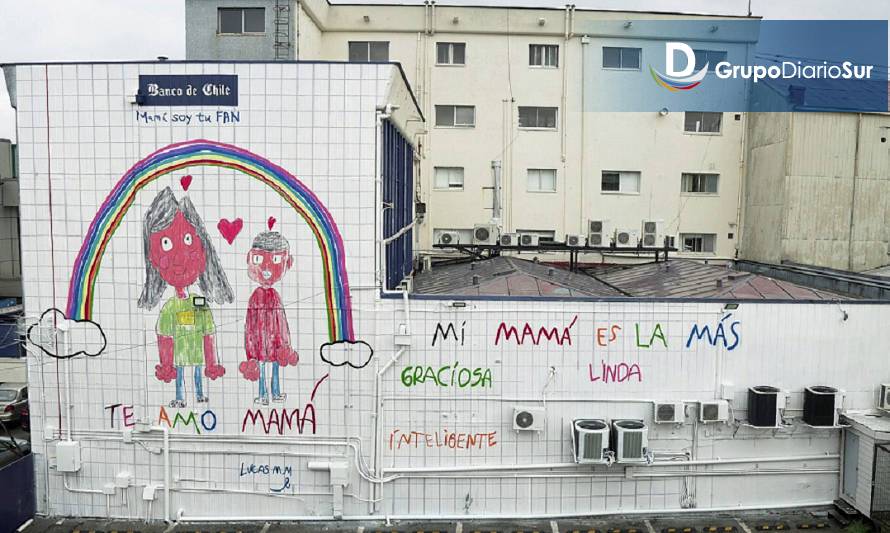 “Mamá, Soy Tu Fan” expone mural gigante en Valdivia con dibujo de un niño