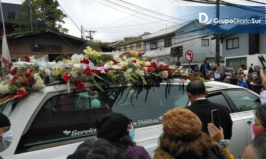 El íntimo funeral de “la voz de Valdivia”