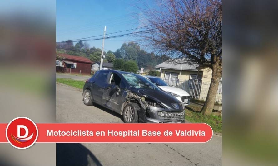 Los Lagos: Esta mañana se reportó colisión entre un vehículo y una moto