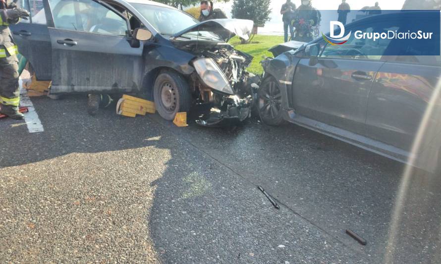 Accidente en costanera de Valdivia deja al menos dos lesionados