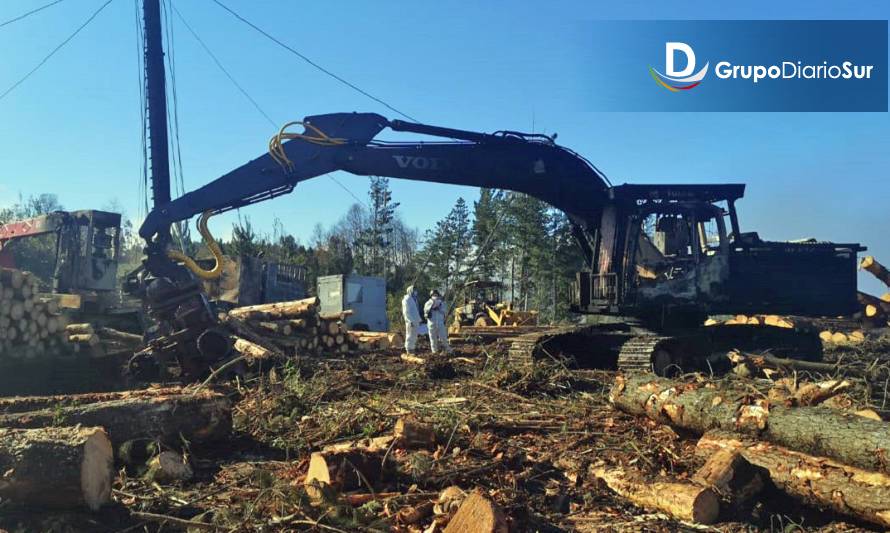 Desconocidos quemaron maquinaria de faena forestal en Panguipulli