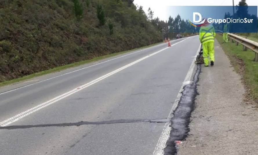 Realizan obras de recapado asfáltico y mejoras viales en ruta Los Lagos-Valdivia