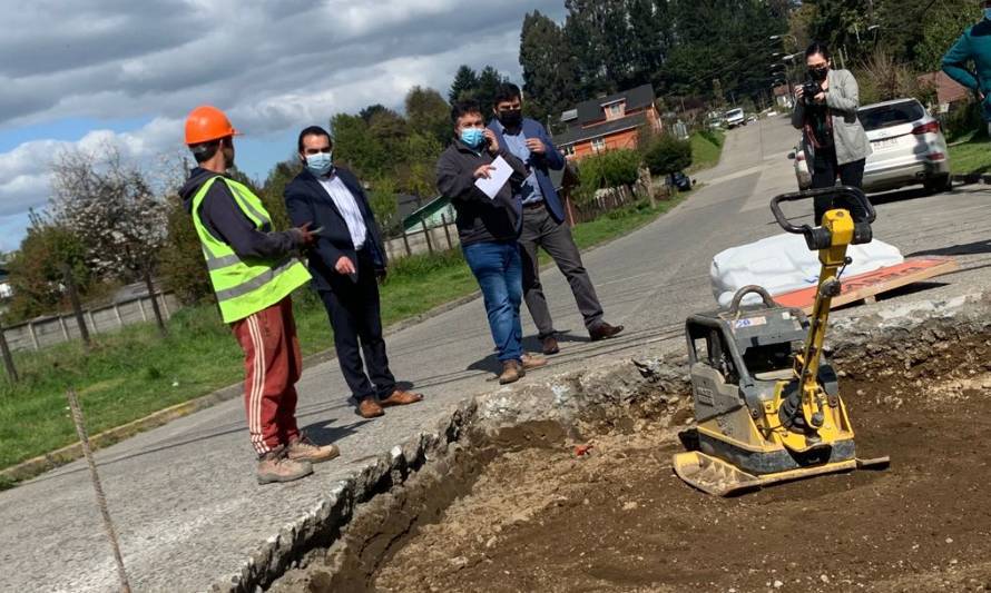 Municipio Los Lagos da inicio a recambio de luminarias y arreglo de calles locales