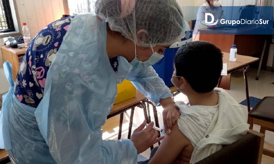 Cesfam Tomás Rojas continúa impulsando calendario de vacunación