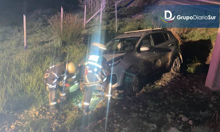 Alarma por auto volcado en ruta Valdivia a Los Lagos
