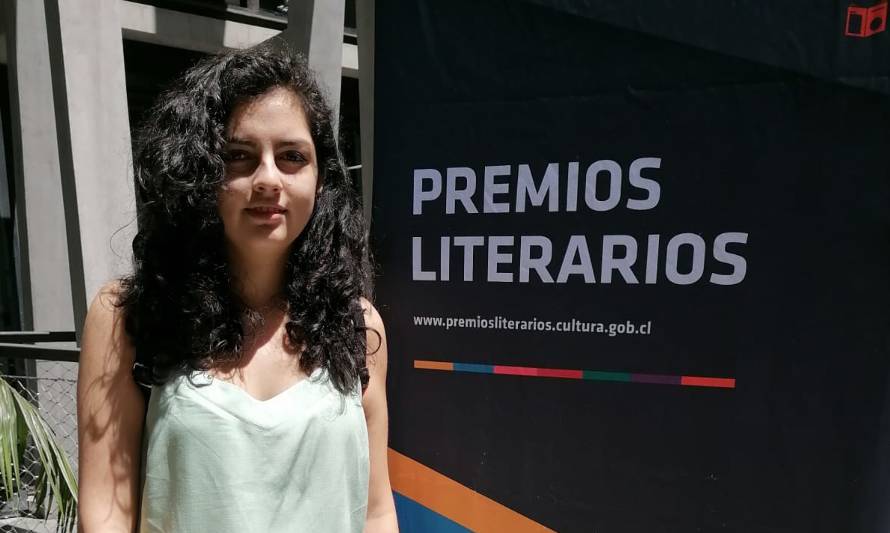 Joven escritora futronina ganó importante premio literario