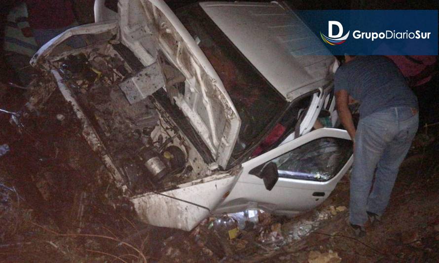 Accidente: Camioneta se volcó con tres ocupantes en Puente Malihue