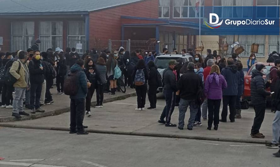 Así lucía el Liceo la mañana de este martes. Imagen cedida.