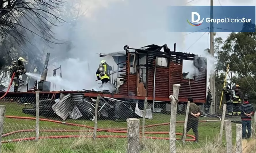 Incendio consumió una vivienda cercana a la localidad de Pichirropulli en Paillaco