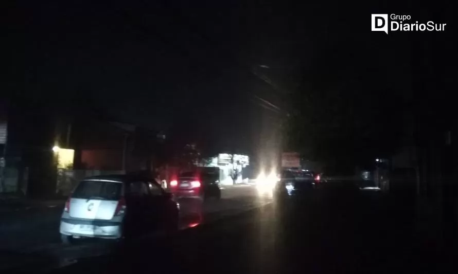 Vecinos de Barrios Bajos alertan falla de luminarias en el sector