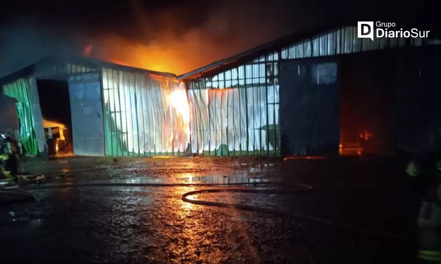 Incendio en Fundo La Aguada afectó a tres bodegas en Río Bueno