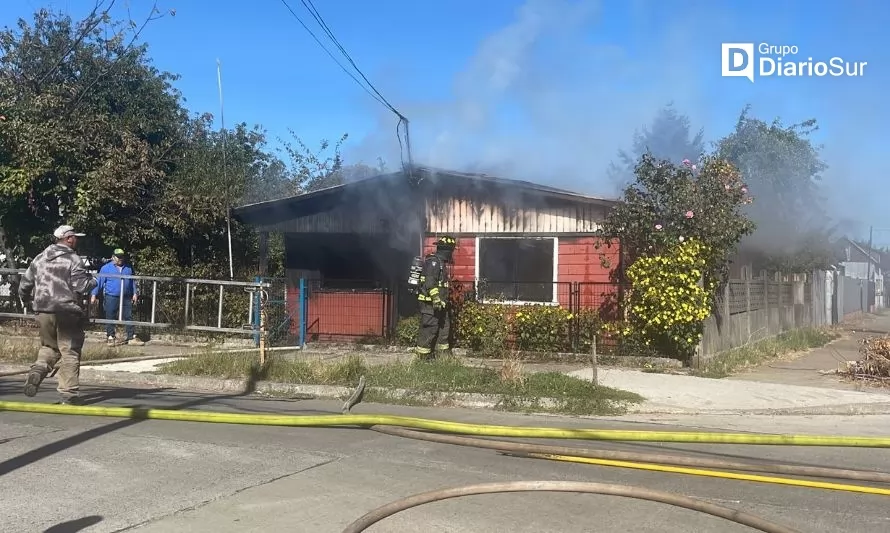 Matrimonio de adultos mayores resulta damnificado tras incendio de su casa en Paillaco 