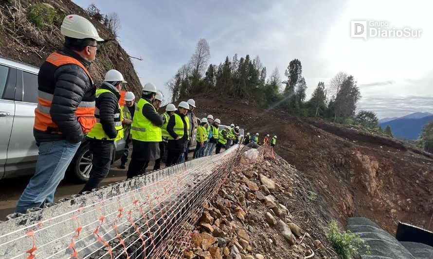 Obras de reposición de la ruta  Riñihue-Choshuenco tienen 60% de avance