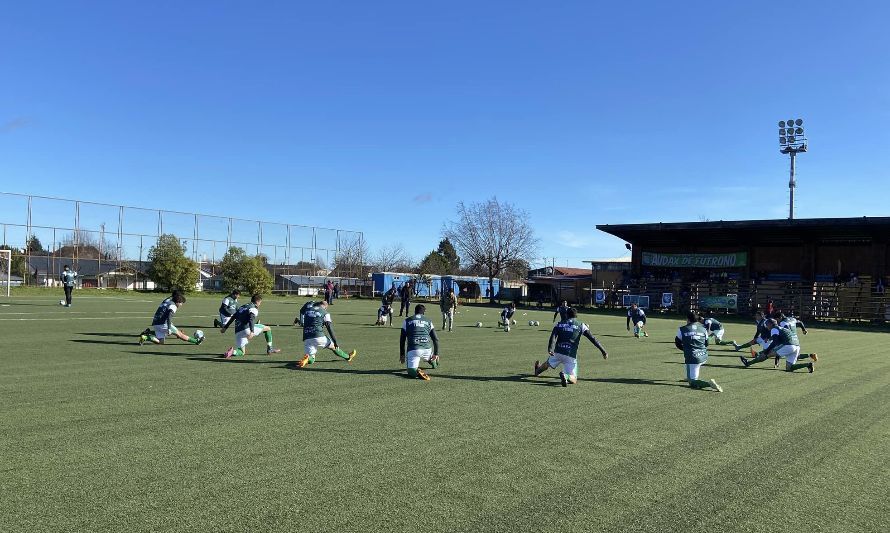 Ya comienza la final del Regional Senior: se enfrentan Futrono y La Unión 