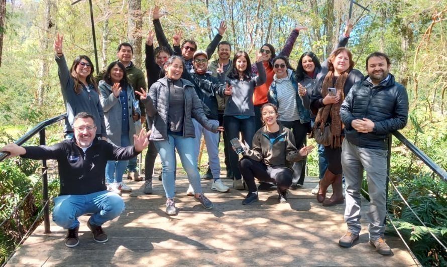 Empresarios turísticos de los Ríos se capacitan en economía circular y sostenibilidad