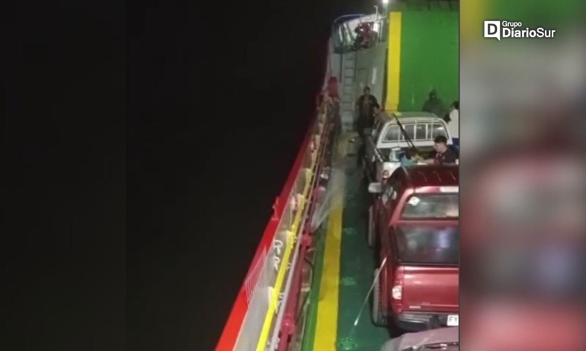 Barcaza con pasajeros golpeó una roca en trayecto Corral-Niebla