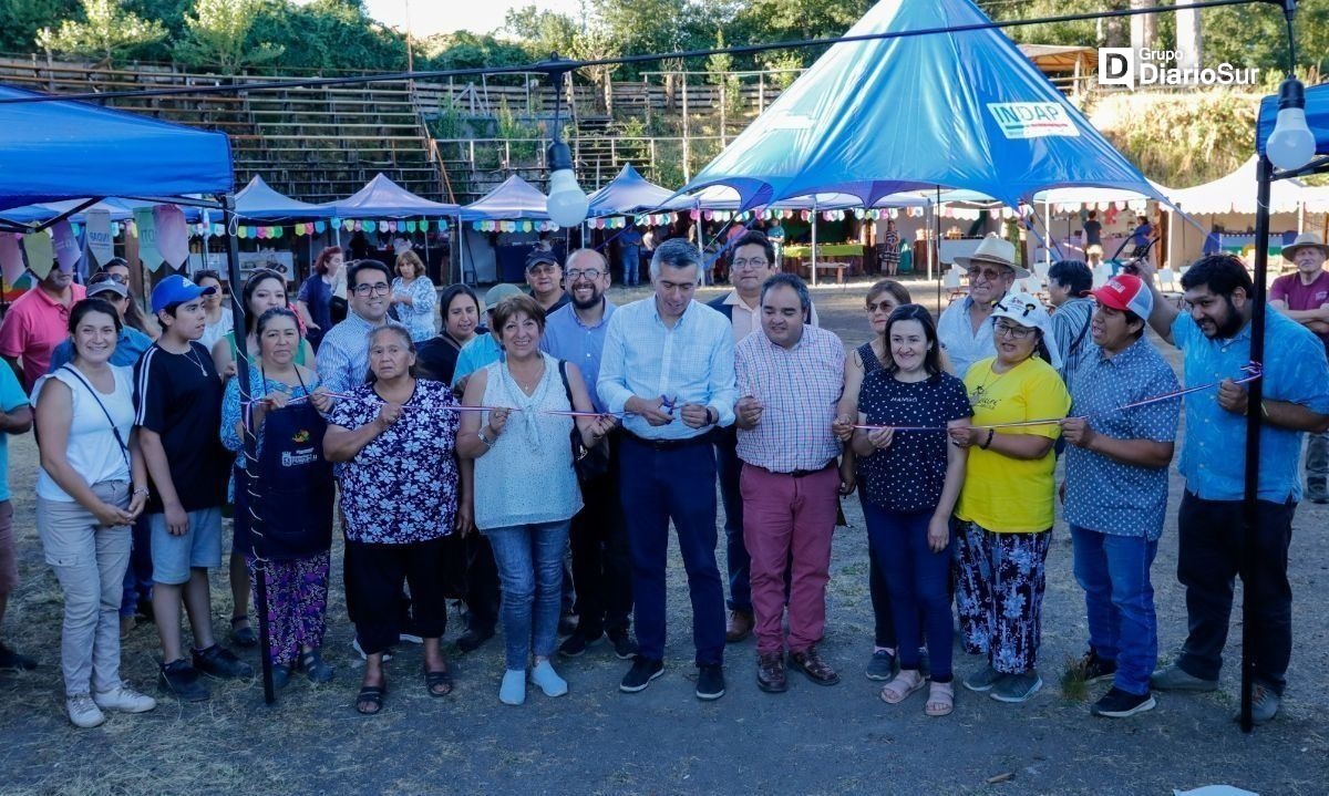 Con más de 30 stands inauguran la XII versión de la Feria Campesina en Panguipulli