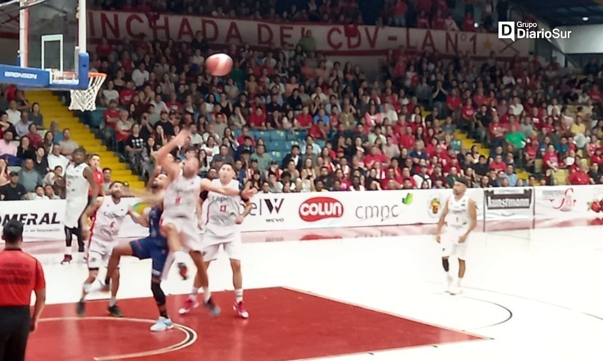 Ancud se llevó el triunfo desde el coliseo de Valdivia