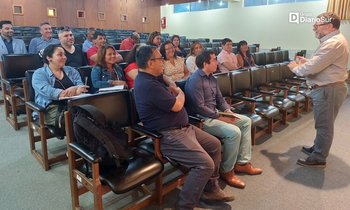 Gremios de Asistentes de la Educación aclararon dudas sobre el traspaso educativo 