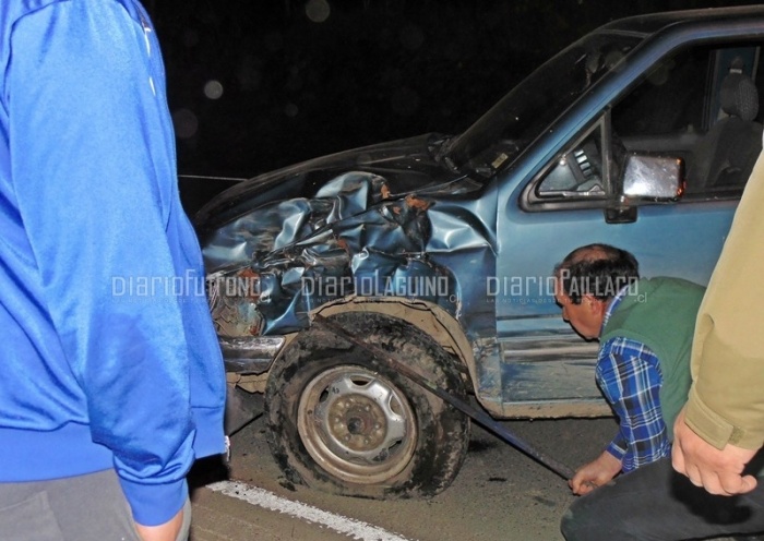 Un herido dejó una colisión en el sector Las Lajas: árbol salvó a camioneta de caer a una quebrada