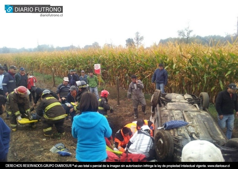 Un total de 5 lesionados dejó accidente vehicular en las afueras de Futrono